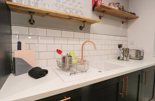 Ravenglass Cottage | RAVENGLASS RETREAT, pet friendly, with a garden in Holmrook