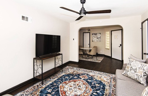 St. Louis Hills Apartment | Ravishing 1 Bedroom Apartment with Street Parking