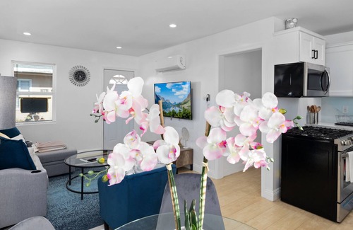 Sutter House | ★RAVISHING 2B1B REVAMPED HOME WITH QUEEN BEDS★
