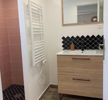 Lancon-Provence Apartment | Ravissant logement avec jacuzzi