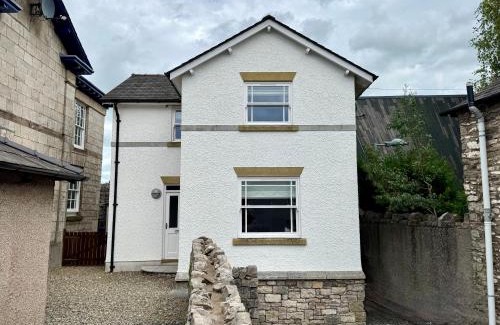 Kendal House | Rawes Cottage Kendal