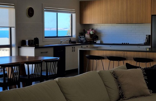 Kingscote House | Rawson's Kingscote-Absolute Luxury, Wifi, Billiards, Games Room, Beach Towels