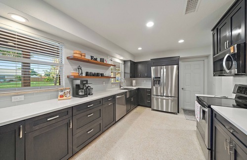 Sarasota House | Raya House | Private Heated Pool + Outdoor Shower