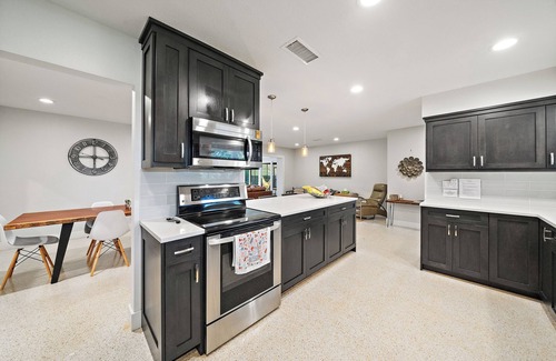 Sarasota House | Raya House | Private Heated Pool + Outdoor Shower