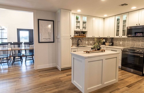 Fredericksburg House | Raymond Ranch Main House - Sleeps 14 (9 beds) - Fredericksburg Texas Finest