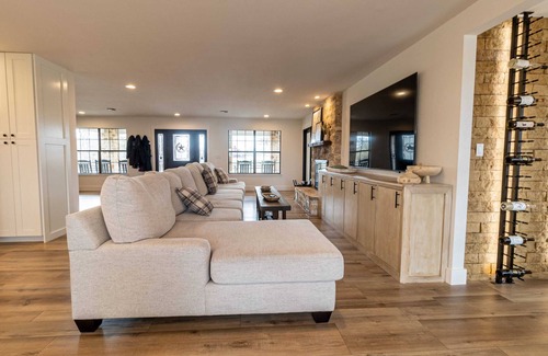 Fredericksburg House | Raymond Ranch Main House - Sleeps 14 (9 beds) - Fredericksburg Texas Finest