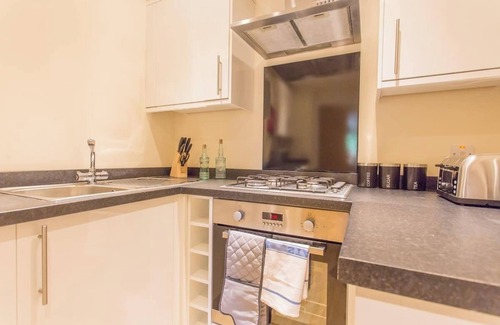 Headington Apartment | Razia Apts 2 (Piccadilly) | 3 Bed Ground Floor Apt