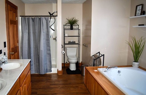 Moorefield Other | Razor Farms Retreat/Pet Friendly/Stocked Fishing Lake/Totally Private