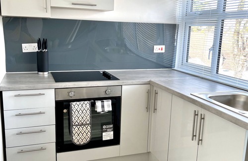 Luton Apartment | Reach for the sky with this apartment (2nd floor)