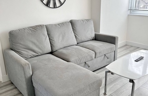 Luton Apartment | Reach for the sky with this apartment (2nd floor)