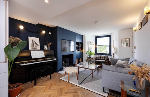 Stoke Newington House | Reach for the Stars, by Veeve