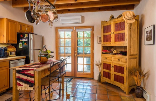 Historic Eastside House | READ OUR REVIEWS! Enchanting art-filled adobe, lush gardens, easy walk to Plaza