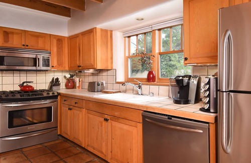 Historic Eastside House | READ OUR REVIEWS! Enchanting art-filled adobe, lush gardens, easy walk to Plaza
