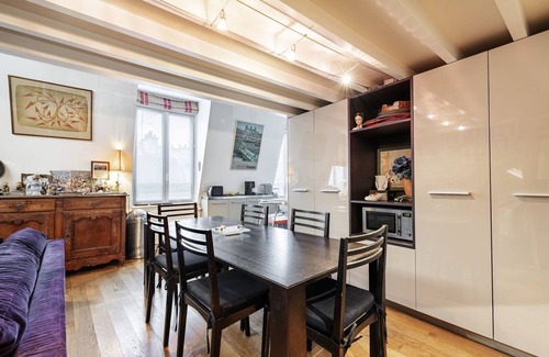 Auteuil Apartment | Reader's Retreat, by Veeve