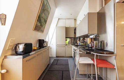 Auteuil Apartment | Reader's Retreat, by Veeve