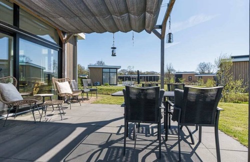 Burgh-Haamstede House | Real music lovers can indulge themselves here, as this chalet has a piano! From the living room you