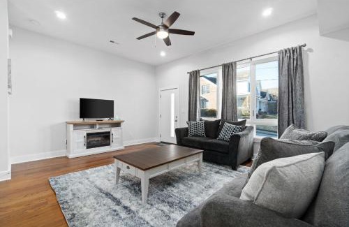 Clarksville House | Rebecca's Downtown Luxury Living (527 N 1st St, #C)