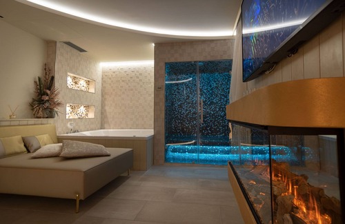 Rivotorto Apartment | Rebecca Suite - Suite with private whirlpool tub and steam room