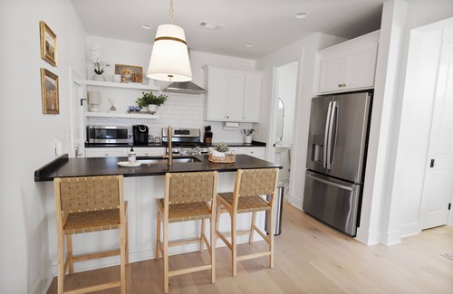 Oxford House | Rebel Getaway- Sleeps 6-in charming Oxford-SEC football weekends available