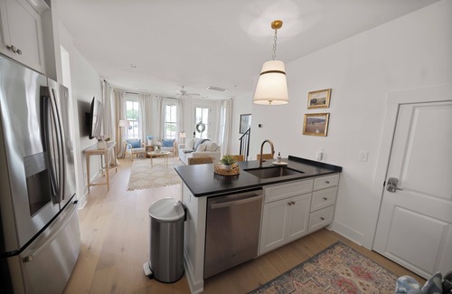 Oxford House | Rebel Getaway- Sleeps 6-in charming Oxford-SEC football weekends available