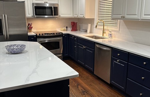 Oxford Condo | Rebel Hideaway/Steps from Square/2 bed/2.5 bath