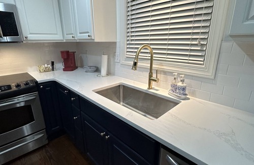Oxford Condo | Rebel Hideaway/Steps from Square/2 bed/2.5 bath