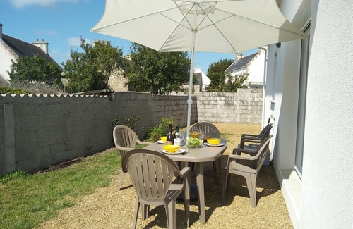 Poulgoazec House | Recent house 600 meters from the beaches, independent in quiet area.