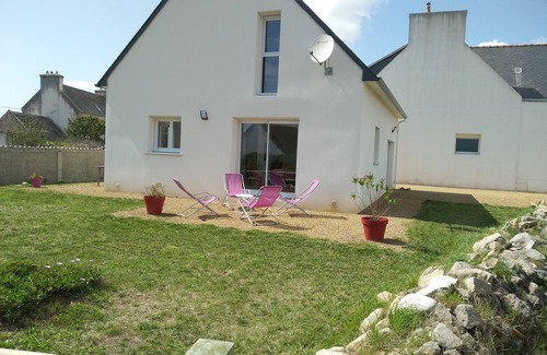 Poulgoazec House | Recent house 600 meters from the beaches, independent in quiet area.