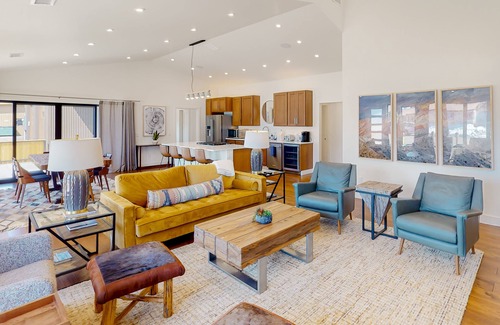 Gunnison House | Recently remodeled home with fireplaces, patio, washer/dryer, streaming, WiFi