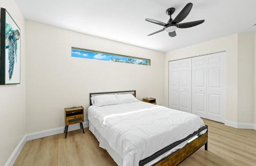 Briny Breezes Apartment | Recently Remodeled Mins from beach+Putting Green