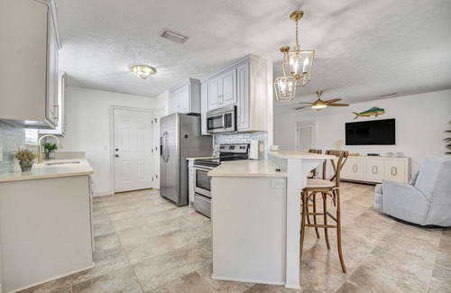 Panama City House | Recently Remodeled, Enclosed Yard, Outdoor Kitchen