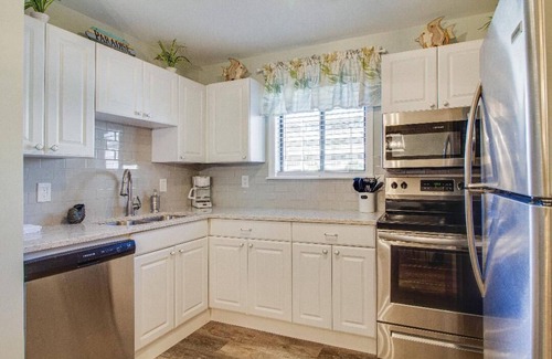 Palmetto Dunes Condo | Recently renovated 2 bedroom short walk to the beach getaway.