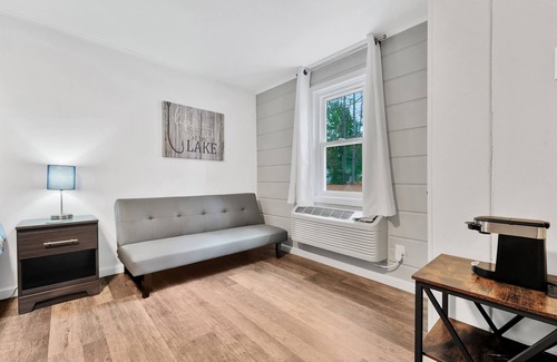 Houghton Lake House | Recently Renovated Motel Room #10 in Houghton Lake