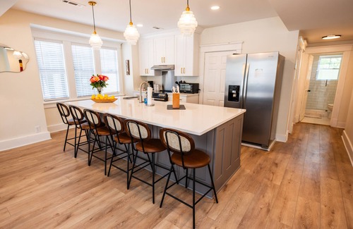 Hadley - Washington House | Recently Renovated, 3 BR Sleeps 10, Nashville