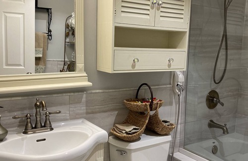 Naples Apartment | Recently renovated apartment