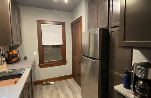Madison House | Recently Renovated Cozy House on Monona Bay with Lake Access
