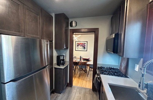 Madison House | Recently Renovated Cozy House on Monona Bay with Lake Access