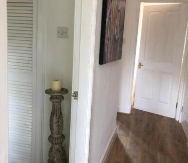 Thornhill Apartment | Recently renovated flat 1 mile fromThornhill
