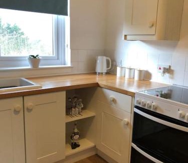 Thornhill Apartment | Recently renovated flat 1 mile fromThornhill
