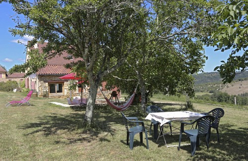 Sagelat Cottage | recently renovated holiday home with panoramic view near river and 2 golfcourses