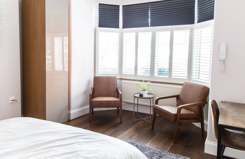 Harrow Other | Recently renovated, opulent town centre 5-bed house with driveway for 2 cars