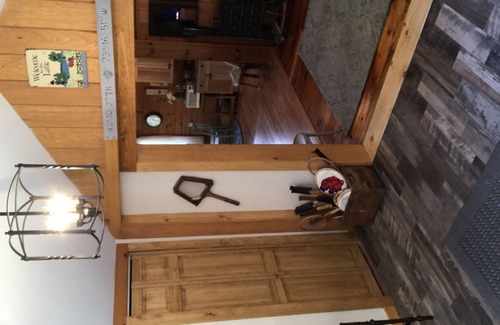 Great Barrington Cabin | Recently Renovated, steps to Lake Buel, close to Great Barrington & Stockbridge