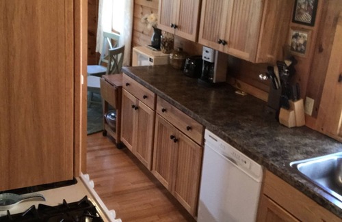 Great Barrington Cabin | Recently Renovated, steps to Lake Buel, close to Great Barrington & Stockbridge
