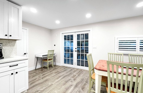 Lantana House | Recently updated 3/1 with pool, wifi, sleeps 9