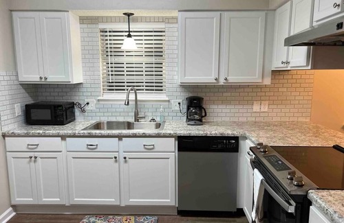 Valdosta House | Recently updated 3 Bedroom Home with Patio
