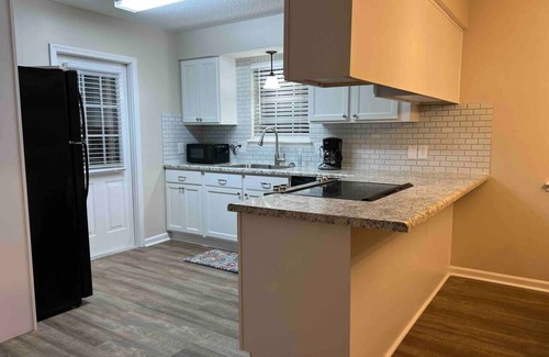 Valdosta House | Recently updated 3 Bedroom Home with Patio