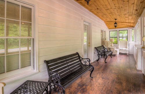 Williamstown House | Recently updated home on Toccoa River close to downtown w/Central A/C & WiFi
