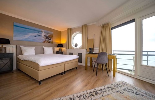 Vlissingen Hotel | Recharge by the Sea with Sauna Access! Free Breakfast Onsite!