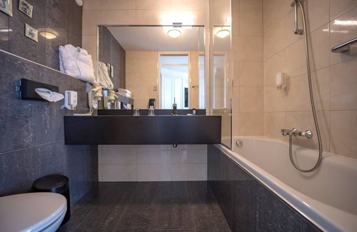 Vlissingen Hotel | Recharge by the Sea with Sauna Access! Free Breakfast Onsite!