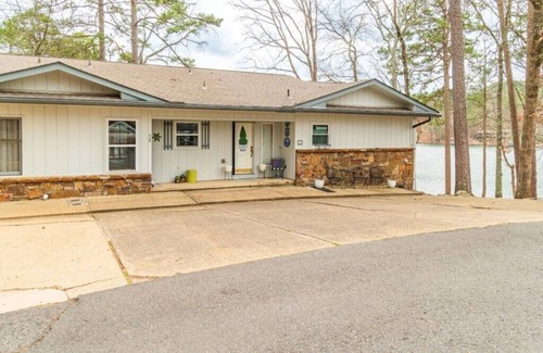 Hot Springs Village House | Recharge in this Cozy Townhome on Lake DeSoto